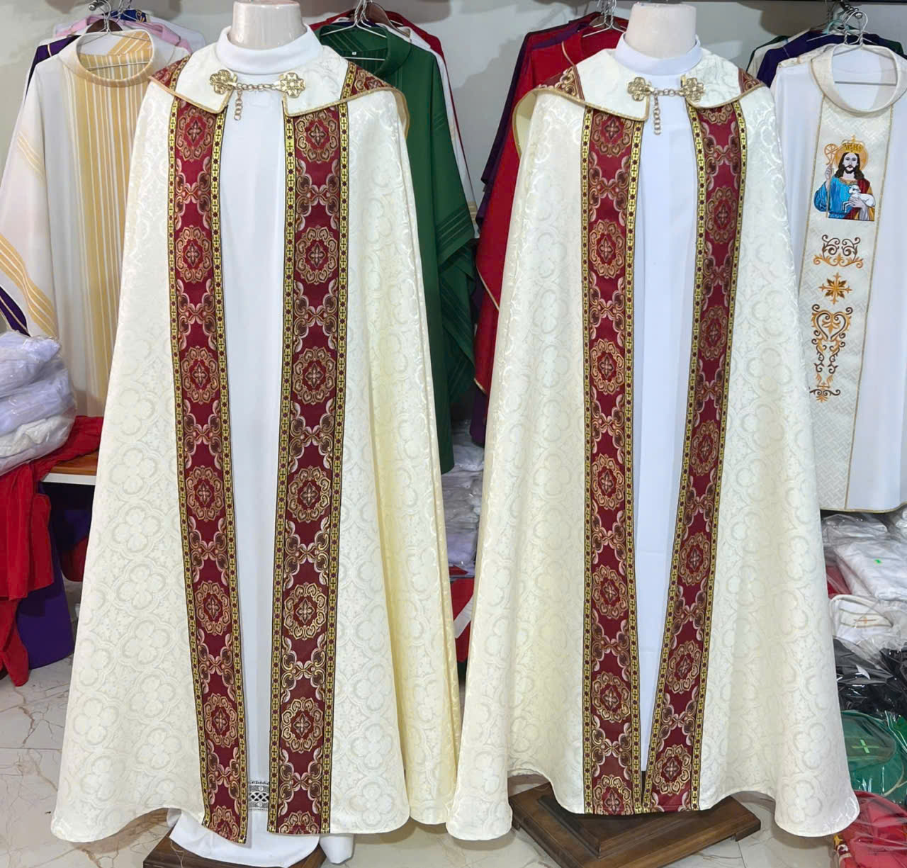 mẫu áo chầu thánh thể gấm