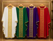 Đủ Mầu Áo Lễ Cho Qúy Cha.