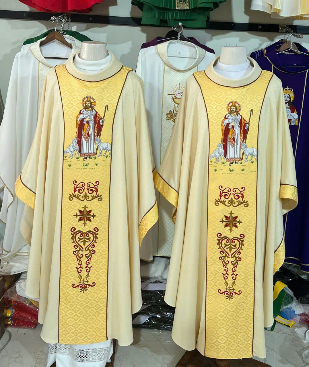 good-shepherd-embroidered-chasuble good-shepherd-embroidered-chasuble